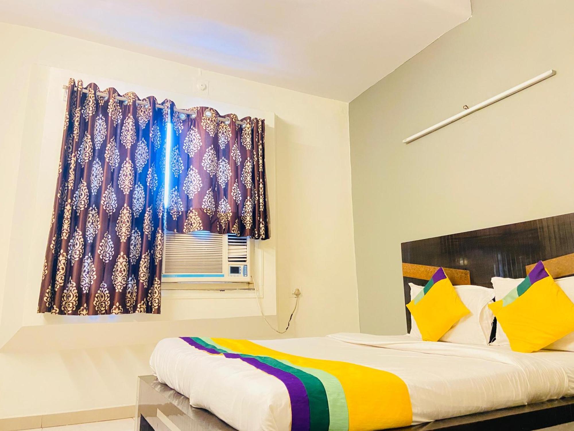 Hotel Aakash Navrangpura Ahmadábád Kültér fotó