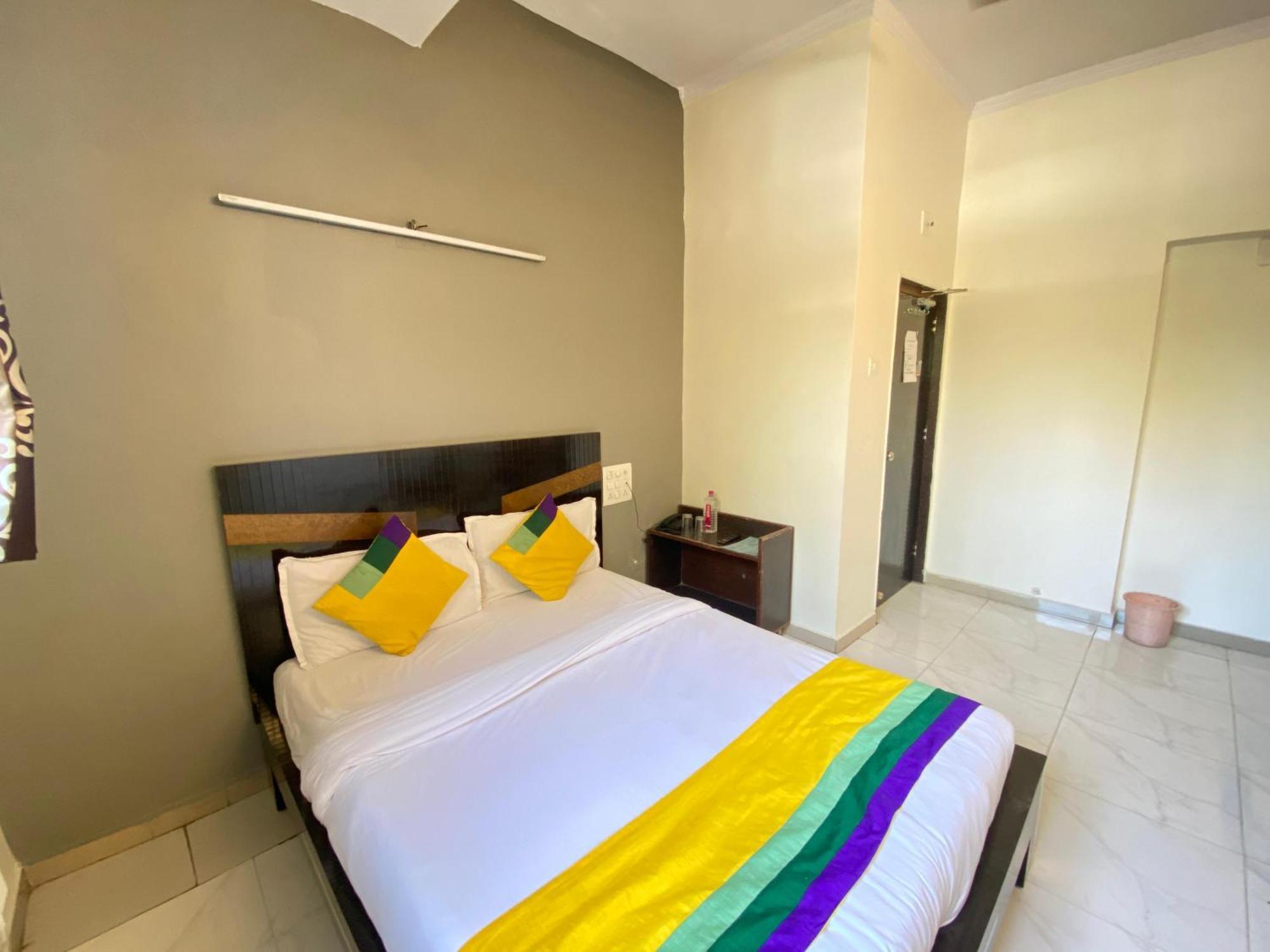 Hotel Aakash Navrangpura Ahmadábád Kültér fotó