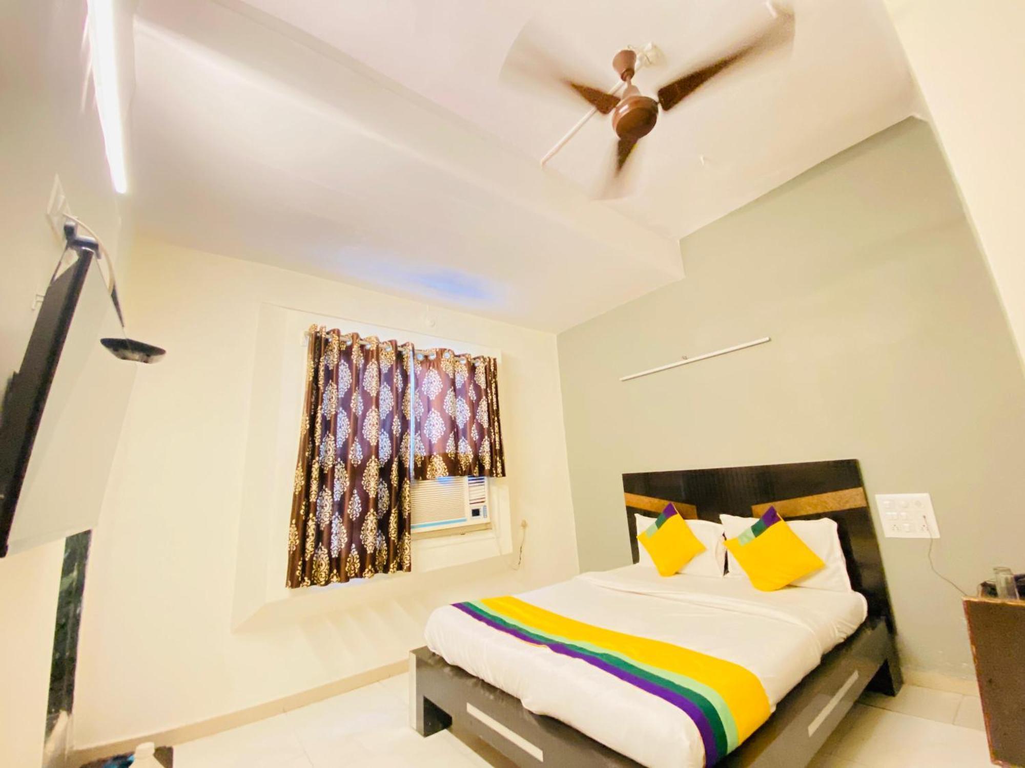 Hotel Aakash Navrangpura Ahmadábád Kültér fotó
