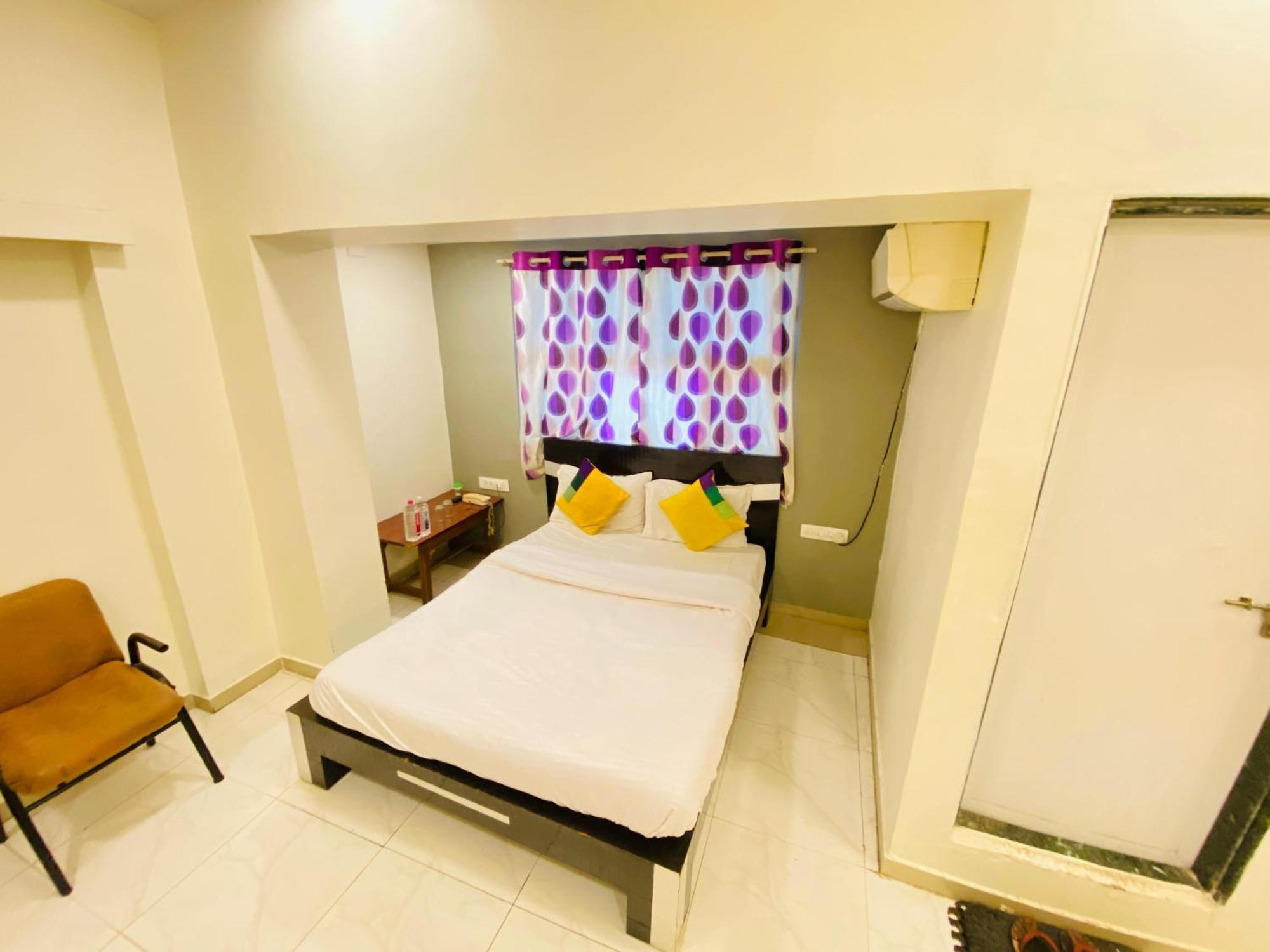 Hotel Aakash Navrangpura Ahmadábád Kültér fotó