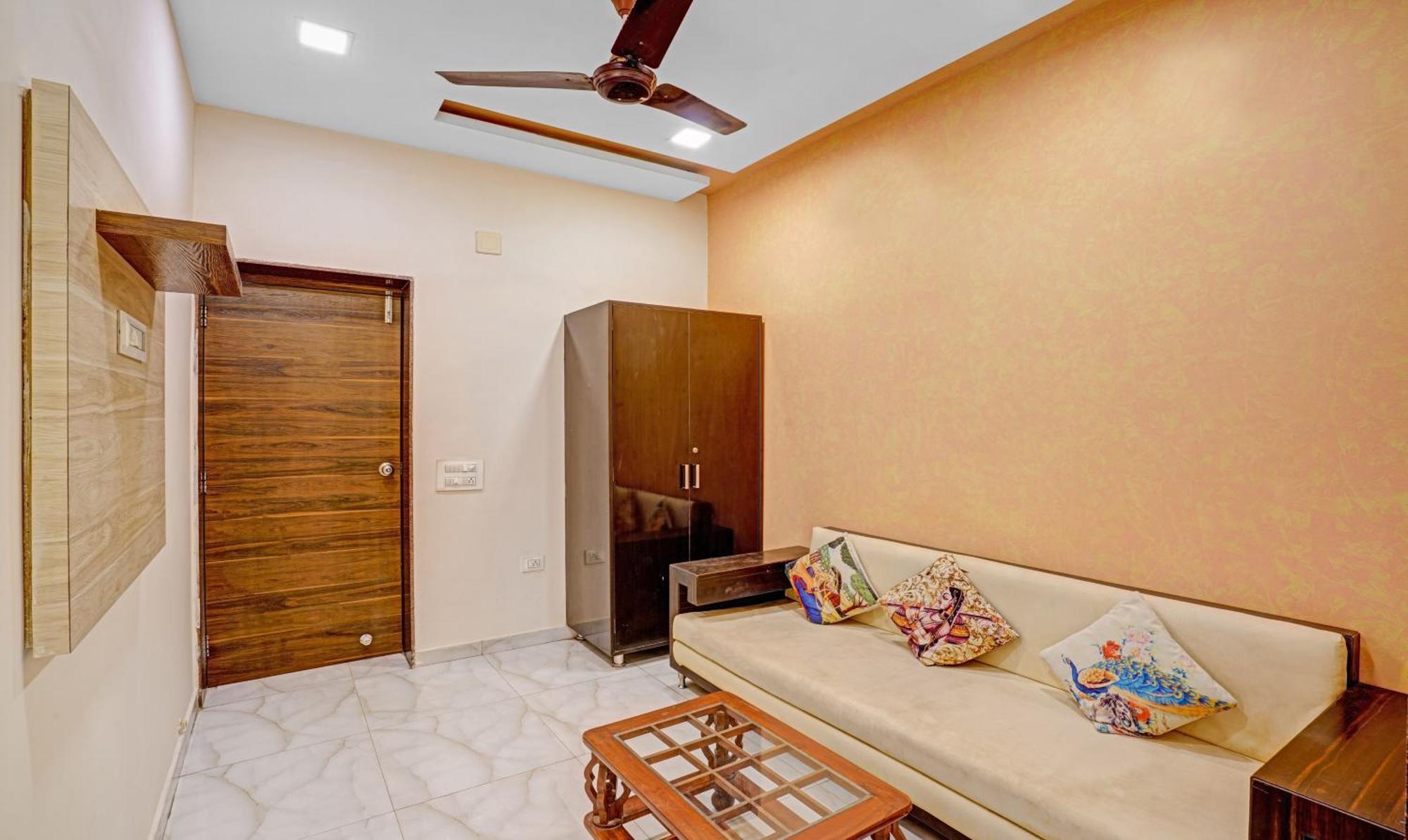 Hotel Aakash Navrangpura Ahmadábád Kültér fotó