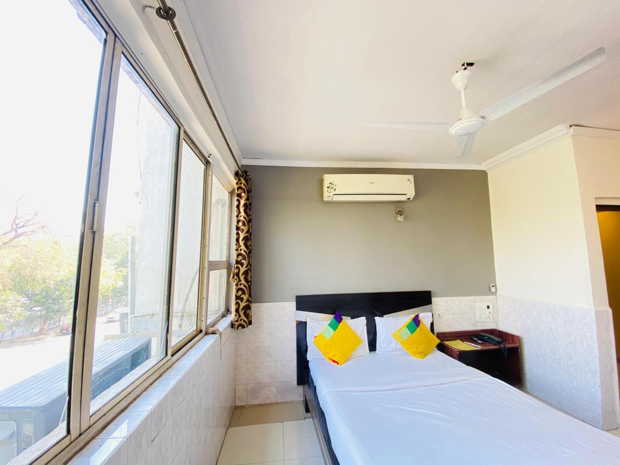 Hotel Aakash Navrangpura Ahmadábád Kültér fotó