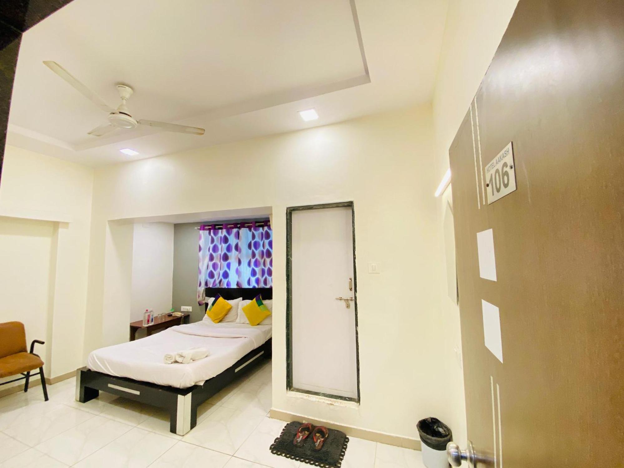 Hotel Aakash Navrangpura Ahmadábád Kültér fotó
